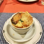 キャセロール - あっつあつのオニオングラタンスープ。500円＋税