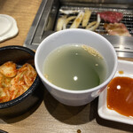 Yakiniku Raiku - キムチ、スープ、ご飯が付きます