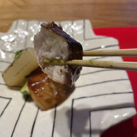賛否両論 名古屋 - おまかせコース（税込 3,900円）評価＝◎：【焼物】ブリのゆうわんやき、聖護院大根の炙りとセリの胡麻和え