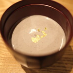 やまぐち - キャラメルパンナコッタ。黒豆の冷たいスープ掛け。一気に食べた絶品デザート。