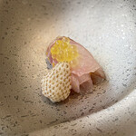 プレゼンテ スギ - スズキと苺のピクルス