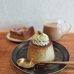 ラゴム ベイクショップ - ピスタチオプリンとベリーピスタチオスクエアとカフェオレ