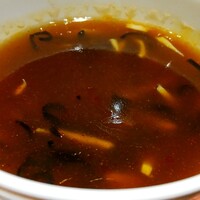 全聚徳 銀座店 - 酸辣湯スープ。味は濃いめ。