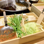 Shabushabu Onyasai - 野菜など9種盛り