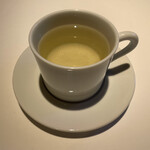レフェルヴェソンス - 食後の飲物もいろいろ選択肢があり　番茶にしました。