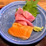 さくら本店 - (ﾗﾝﾁ)さくら定食 小鉢：マグロとサーモンの刺身　2022.1.28