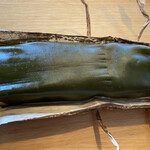 檜垣 - 鯖寿司　昆布で巻かれておりました。