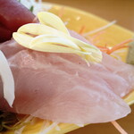 松輪 - ”金目鯛”、ホンノリ桜色の刺身は柔らかめで、クセがなく、上品な味わいです。