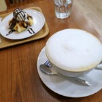 すずのすけの豆 - 自家製ワッフルアイスのせ＋カプチーノ