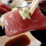 松輪 - ”鮪中とろ”、分厚く切られており、食べ応えがあります。