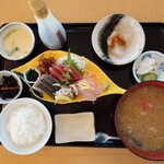 松輪 - ”刺身三種盛合せ定食”　1,960円　もお願いしました。