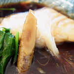 松輪 - ”アブラボウズ”は、漢字では“脂坊主”と書きます。文字どおり、非常に脂が乗っており、体脂肪率は、何と40％もあるとのことです。