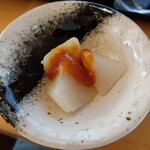 松輪 - 小鉢の二つ目は、”ふろふきダイコン”です。熱々と言うわけでは無いのですが、出汁が染みており、甘い味噌ダレで美味しくいただきました。