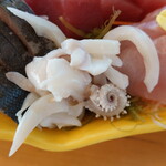 松輪 - ”イイダコ”はおまけで付けてくれたものです。足がクルンとなっていて、柔らかい！！硬いわけではないのに、噛めば噛むほど味が出てきます。