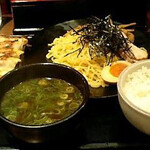 Hokkaidouramendemmaru - 醤油つけ麺（680円）＋餃子（サービス券で無料）＋ご飯（無料）