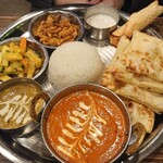 POKHARA - カレーの日 スペシャルセット  このプレートにドリンクとデザートが付いて2,000円です 