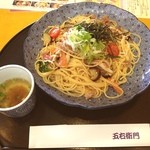 五右衛門 - 牛肉となすとほうれん草のピリ辛バター醤油パスタ！和風パスタは、なかなかバリエーションが難しいのかなぁ。