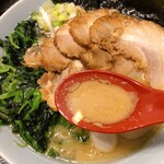 横浜家系ラーメン 圭壱家 - クリーミーなスープ