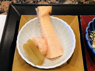 Sushi Sakigake - 令和4年1月 ランチタイム
                        魁御膳の小鉢