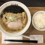 サッポロ ラーメン ハチ - 