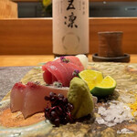 丸新 - 縞鯵､本鮪 赤身､トロ､煽り烏賊の造り