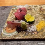 丸新 - 縞鯵､本鮪 赤身､トロ､煽り烏賊の造り