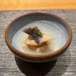 丸新 - 黒北寄貝の湯長芋の寒天寄せに丹波黒豆霜に蜜柑の煮浸し