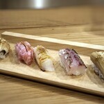 Sushi Sakaba Saji - ◆大トロ(350円）、煮穴子が美味しいと勧められ2貫(300円×2）、鮃(300円）、イサキ(250円）