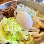 うどんの佐助 - 肉冷やしうどん みそ味+温玉