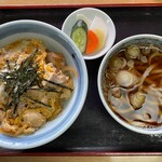 五福そば - 友人が食べた親子丼セット（半うどんは温）