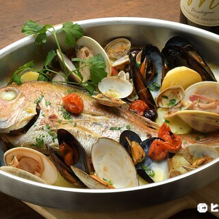 旬の食材をストレートに仕立てる、シンプルで豪快な料理