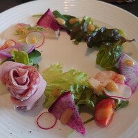 Mar Rosso - 海老のテリーヌとハムの薔薇をあしらった2種類が美味しかったですょ♥