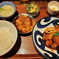 中華旬彩 森本 - おかわりOKのご飯にスープやサラダ、デザート付き♪根菜入り黒酢酢豚セット平日1,100円、ミニ麻婆豆腐350円