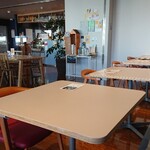 カフェ ハロゲン - 座席からの 店内の風景