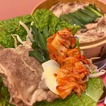 韓国料理 サムギョプサル ナッコプセ ばぶばぶ - 薬味（にんにく）キムチ、塩辛や青唐もついてきます。