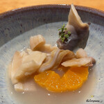 丸新 - 黒北寄貝の湯霜に蜜柑の煮浸し