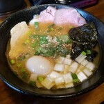 天国麺飯 - 天国塩ラーメン　900円　海老の味強めの塩ラーメン