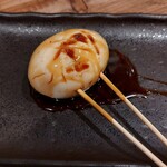 Yakiton Sankichi - 串焼きにされた半熟煮卵
