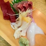 Douraku Sushi - 刺身盛合せ(¥1,000)