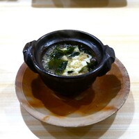 鮨　まつ本 - 『のれそれ鍋、しめじ、ねぎ、ワカメ』
                