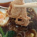 お食事処 たかぎ - 正油ラーメンにはチャーシューならぬ豚ロース薄切りが乗る。