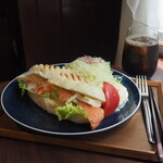 Maeda Kohi - スモークサーモンとクリームチーズのパニーニ