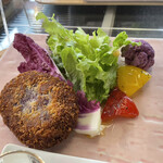 Kafe Rarugo - おしゃべりな大人ランチ\紫さつまい芋と黒豆のコロッケ♪