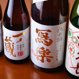 「生搾りすだちサワー」や日本酒など、30～40種類のドリンク