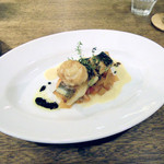 ラ・カント - お魚料理　天然スズキのポワレ