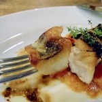 ラ・カント - 天然スズキ　香草の風味がすがすがしい。