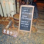 ラ・カント - 入口の案内です。営業時間では、ティータイムがなくなっています。