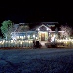 ラ・カント - 外観　夜　入口付近