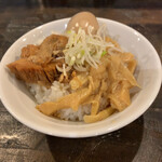自家製麺 オオモリ製作所 - トロ豚丼350円