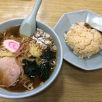 新富飯店 - ラーメンと半チャーハンセット(730円)